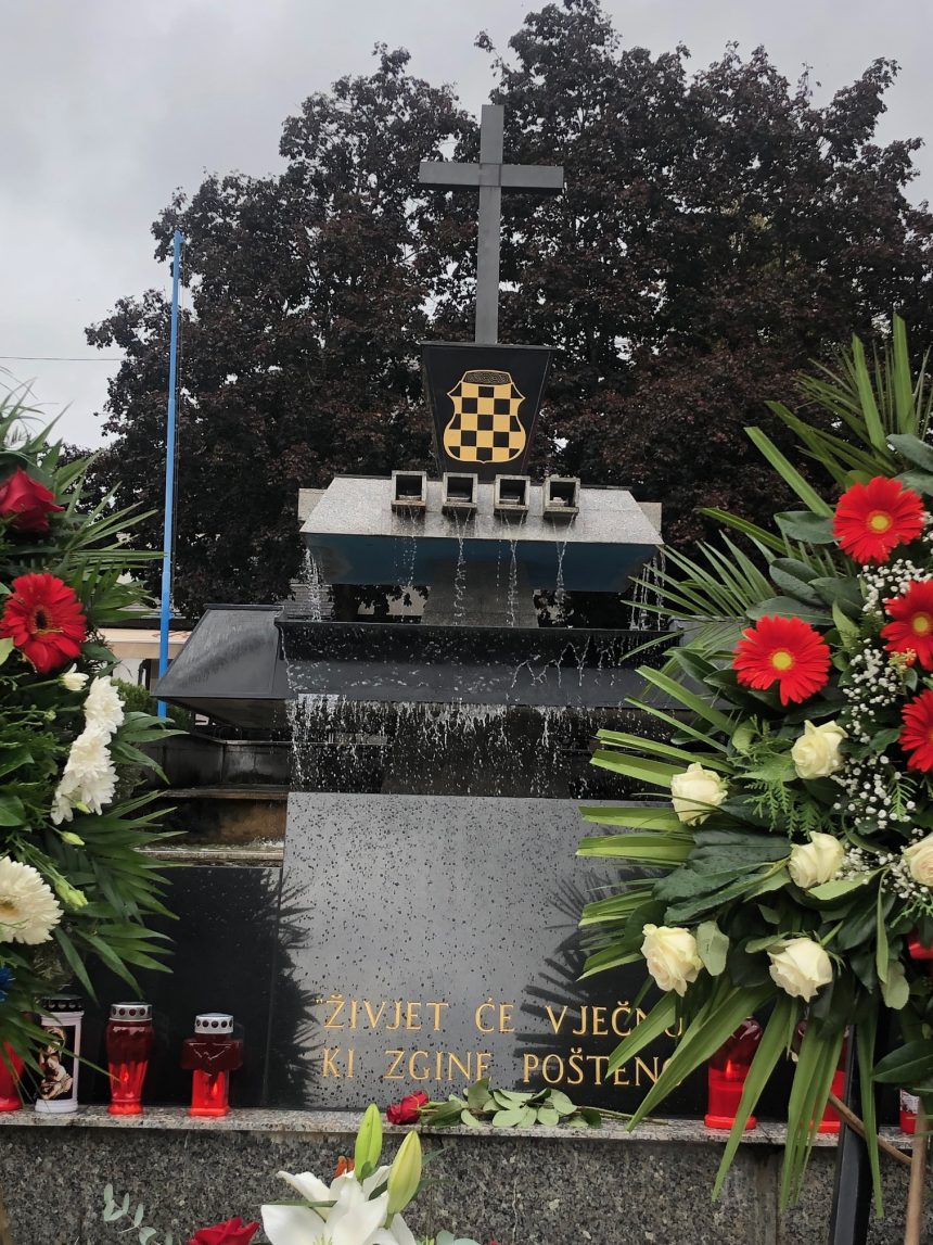 Jajce: Sveta misa za branitelje i polaganje vijenaca na spomenike hrvatskim braniteljima