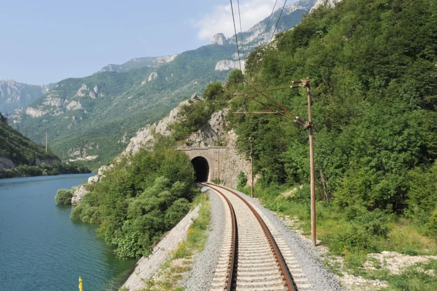 Vožnja vlakom uz Neretvu proglašena je najljepšom u Europi! Strani mediji s oduševljenjem pišu o željezničkoj ruti u BiH